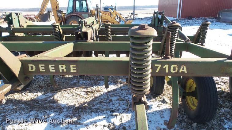 image for item DC5708 John Deere 1710A chisel