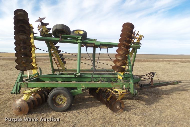 image for item DC8396 John Deere tandem disk