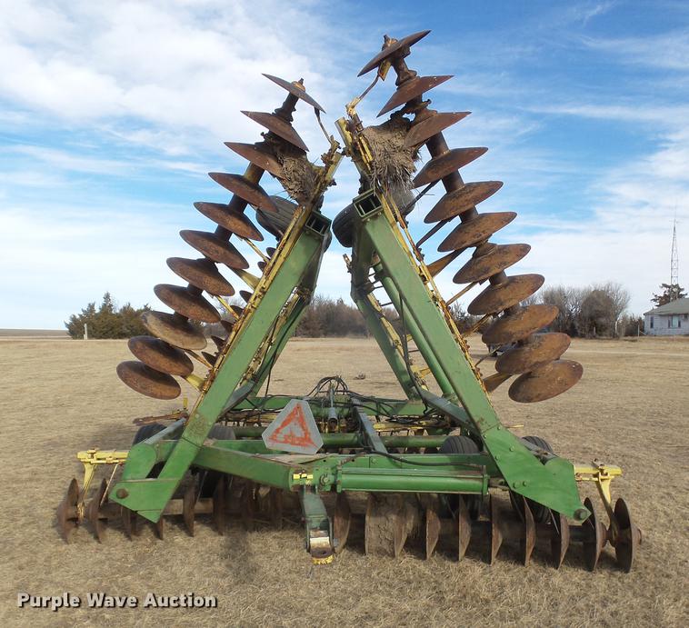 image for item DC8396 John Deere tandem disk