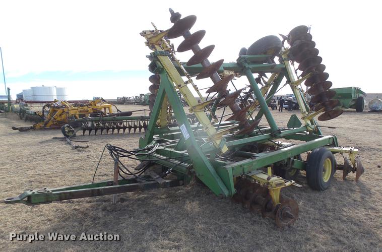 image for item DC8396 John Deere tandem disk