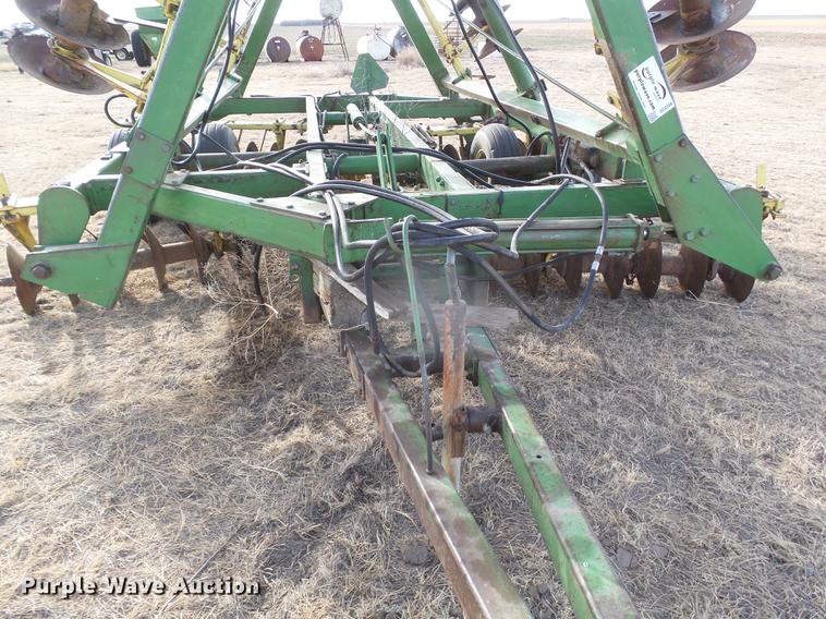 image for item DC8396 John Deere tandem disk