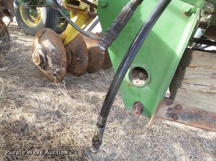 image for item DC8396 John Deere tandem disk