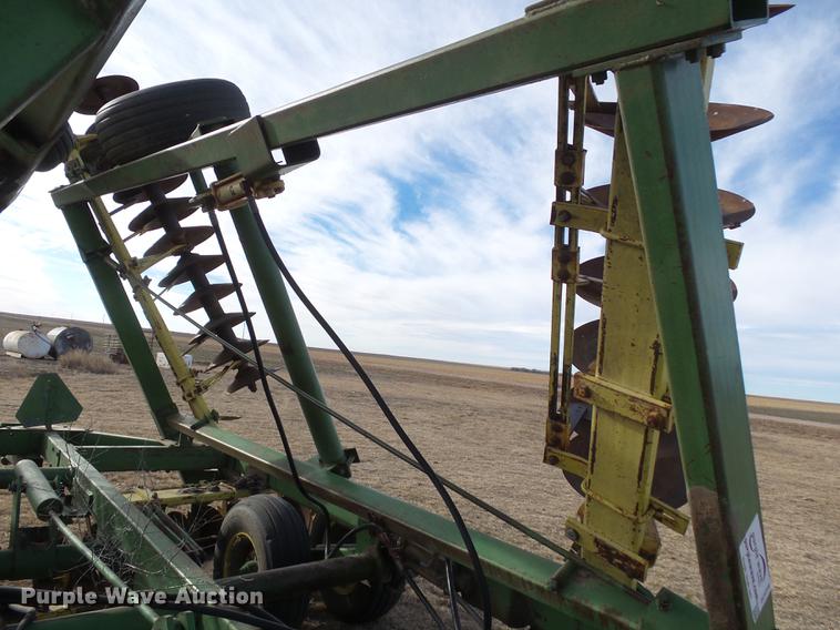 image for item DC8396 John Deere tandem disk