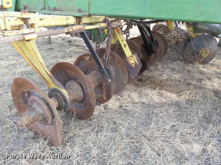 image for item DC8396 John Deere tandem disk