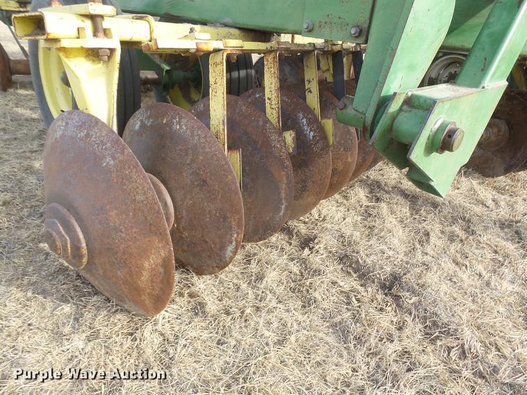 image for item DC8396 John Deere tandem disk