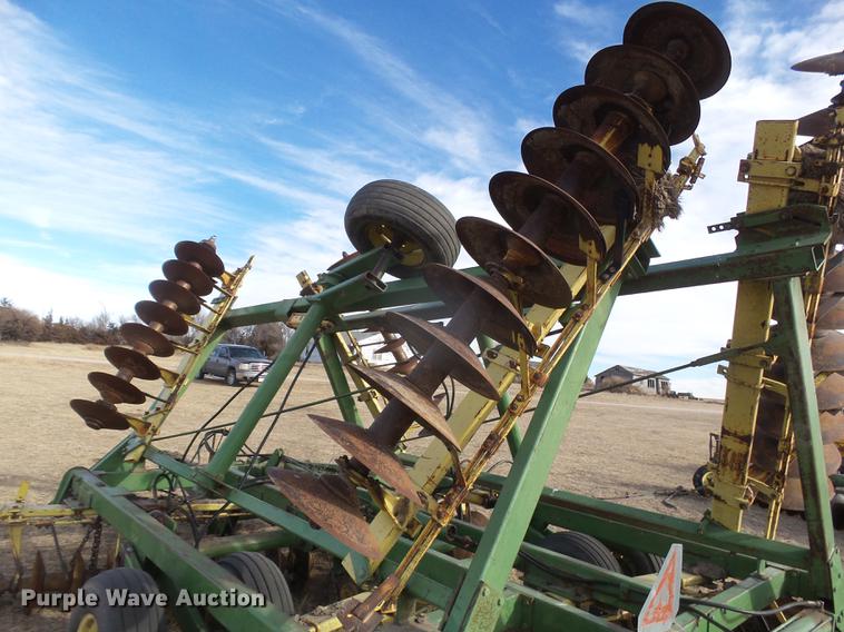 image for item DC8396 John Deere tandem disk