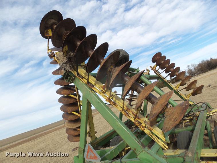 image for item DC8396 John Deere tandem disk