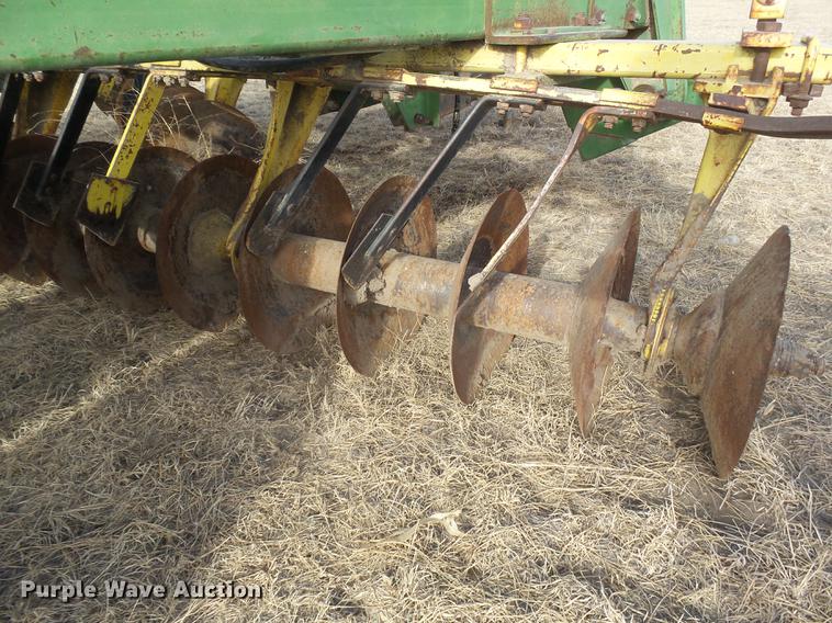 image for item DC8396 John Deere tandem disk