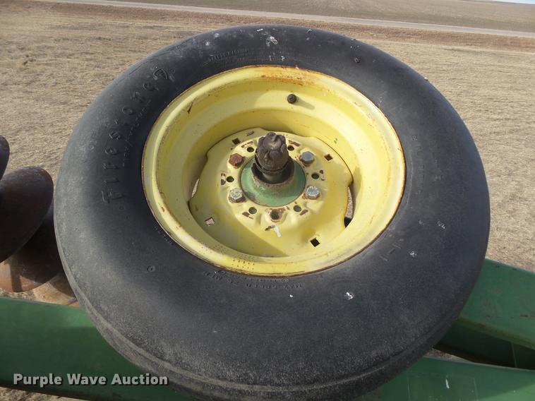 image for item DC8396 John Deere tandem disk