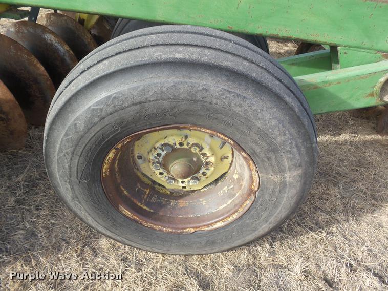 image for item DC8396 John Deere tandem disk