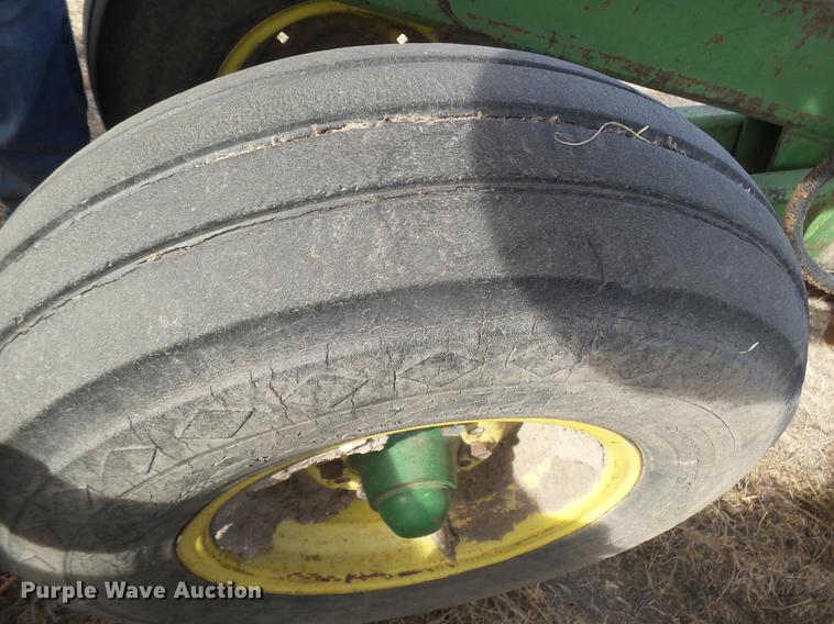 image for item DC8396 John Deere tandem disk