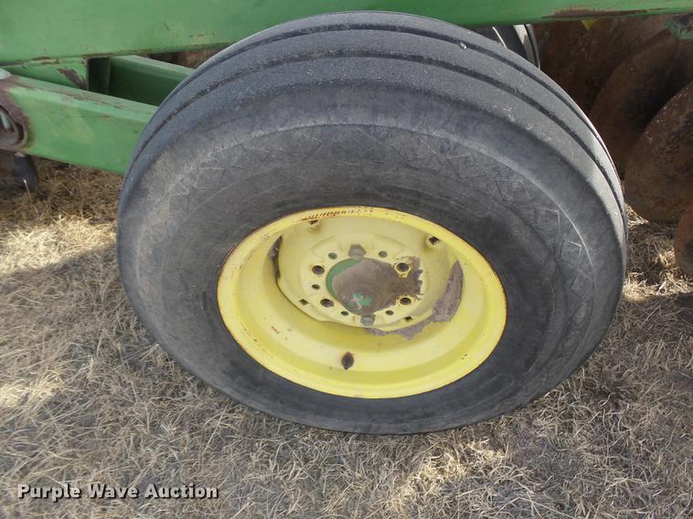 image for item DC8396 John Deere tandem disk