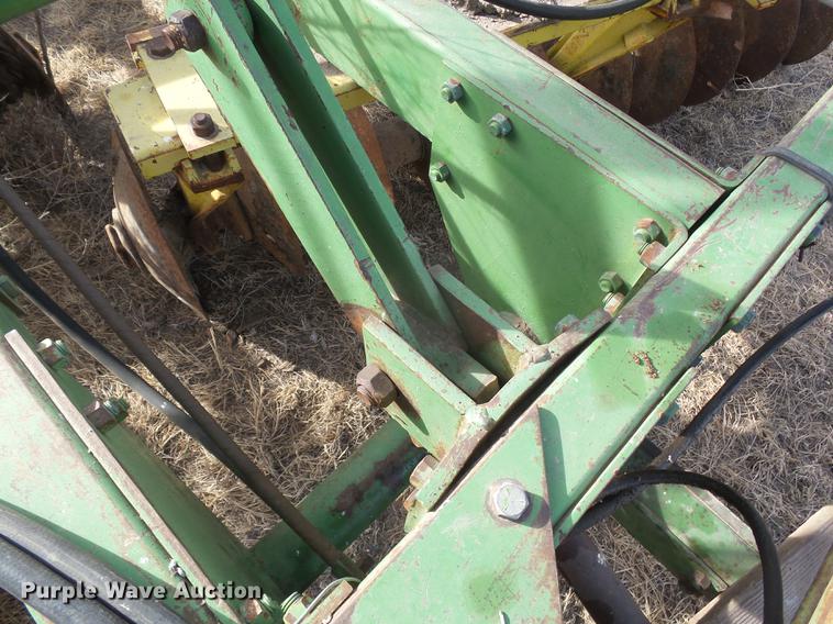 image for item DC8396 John Deere tandem disk