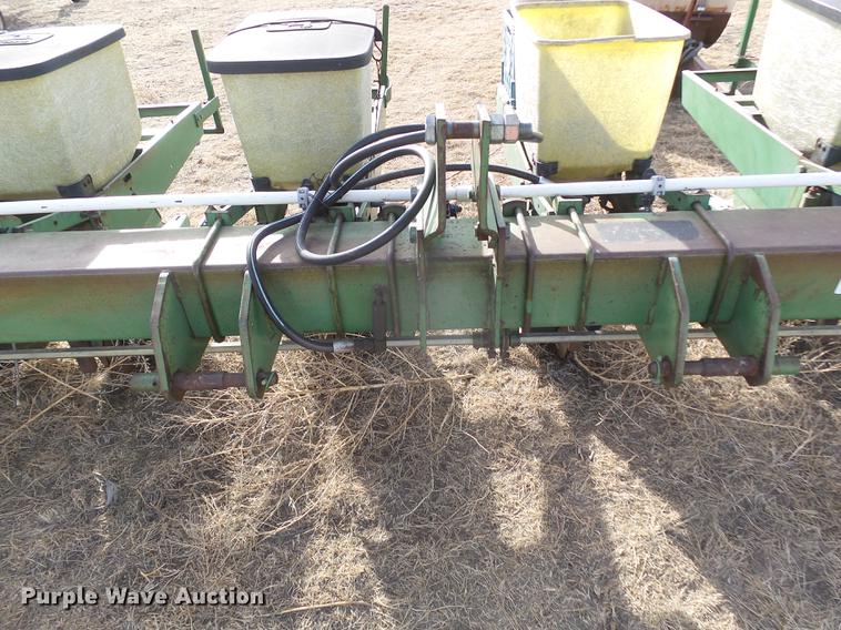 image for item DC8400 John Deere 7100 planter