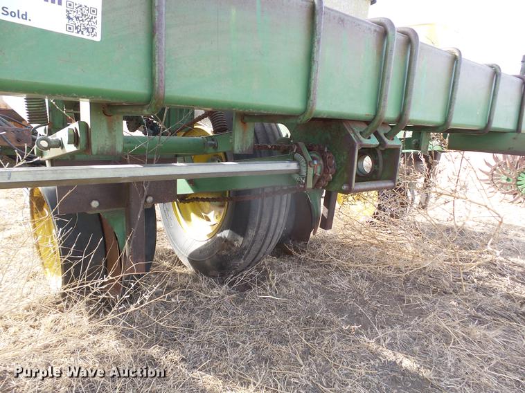 image for item DC8400 John Deere 7100 planter