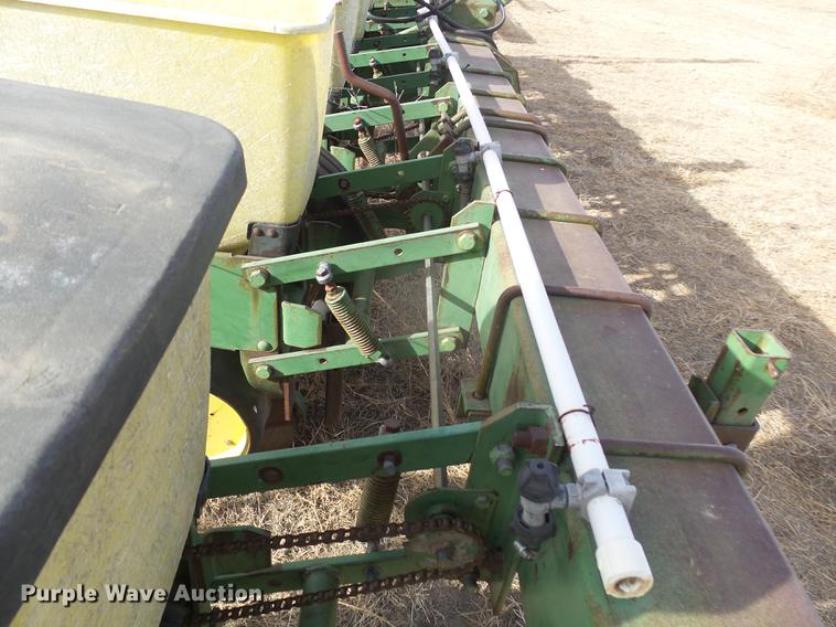 image for item DC8400 John Deere 7100 planter