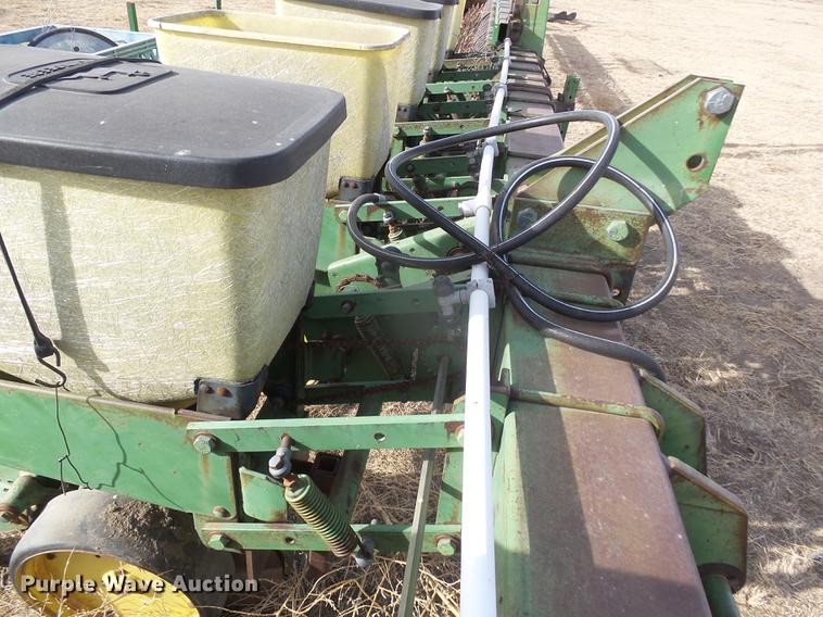 image for item DC8400 John Deere 7100 planter