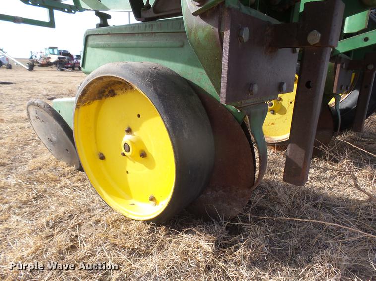 image for item DC8400 John Deere 7100 planter