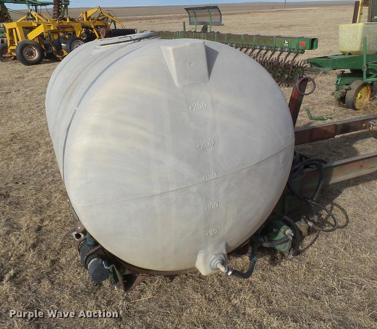 image for item DC8400 John Deere 7100 planter