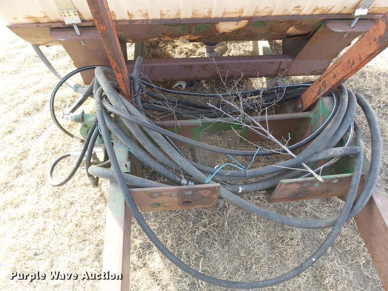 image for item DC8400 John Deere 7100 planter