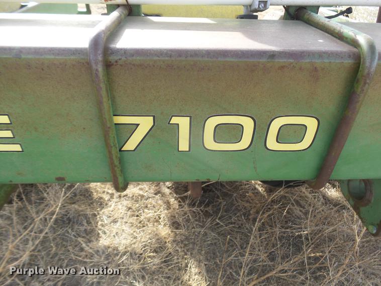 image for item DC8400 John Deere 7100 planter