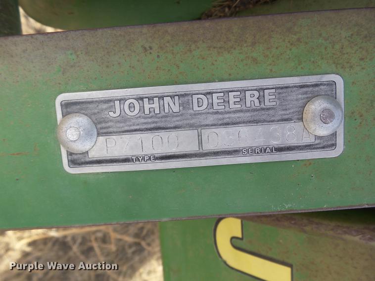 image for item DC8400 John Deere 7100 planter