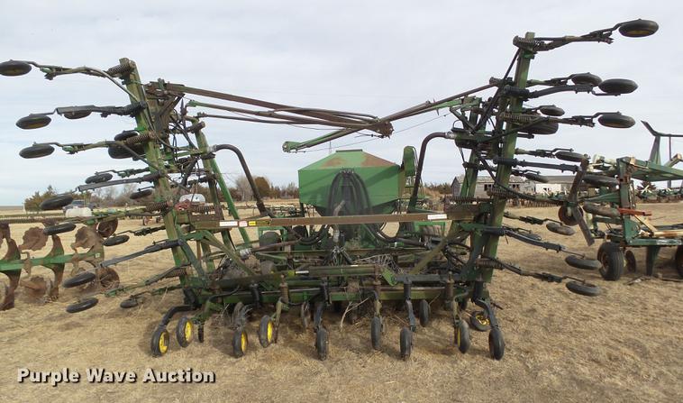 image for item DC8409 John Deere 785 no-till air seeder