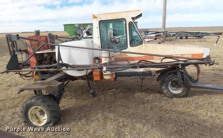 image for item DC8413 SpraCoupe 216 self-propelled sprayer