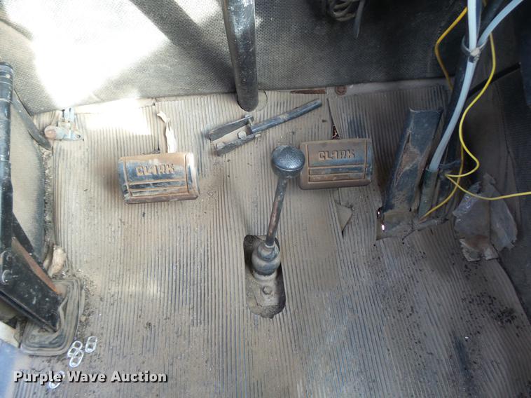 image for item DC8414 SpraCoupe 220 self-propelled sprayer