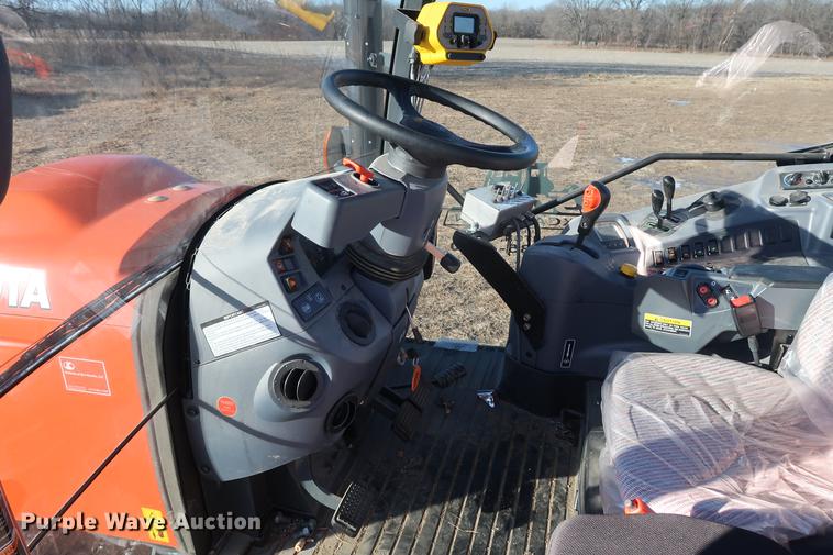 image for item DD9578 2016 Kubota M126GX MFWD tractor