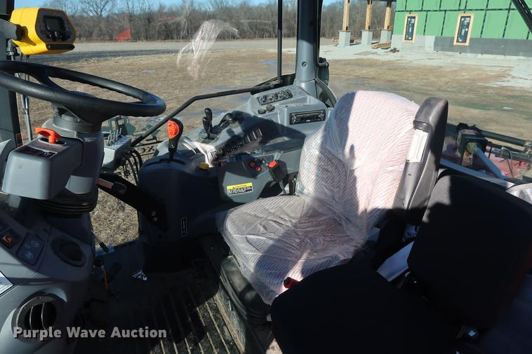 image for item DD9578 2016 Kubota M126GX MFWD tractor