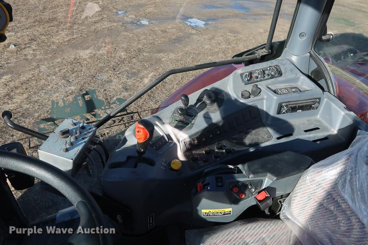 image for item DD9578 2016 Kubota M126GX MFWD tractor