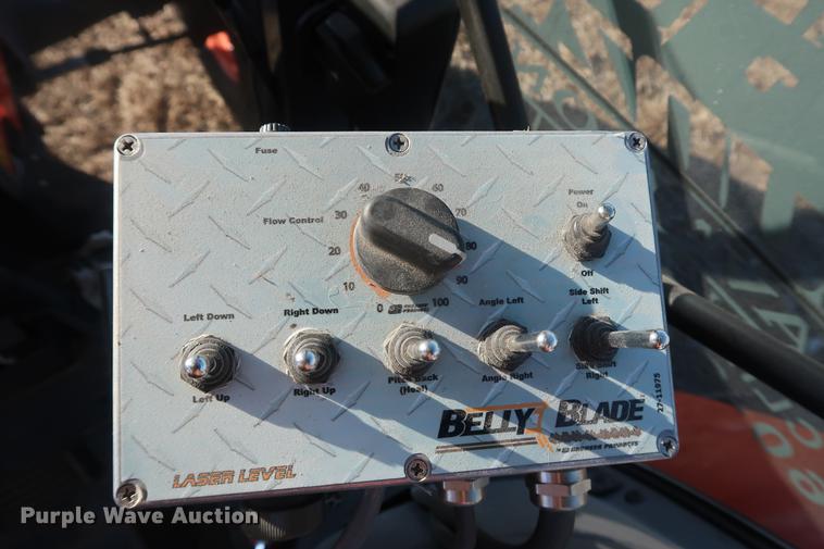 image for item DD9578 2016 Kubota M126GX MFWD tractor