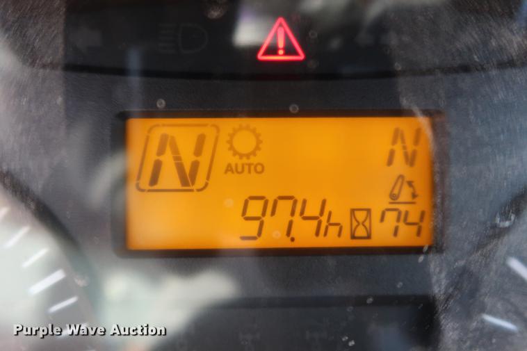 image for item DD9578 2016 Kubota M126GX MFWD tractor