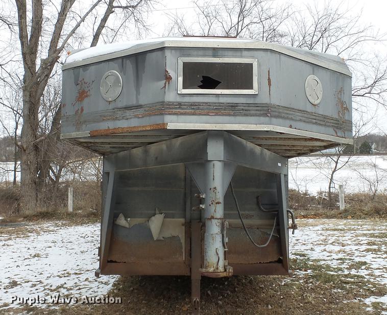 image for item EC9500 1991 Titan livestock trailer