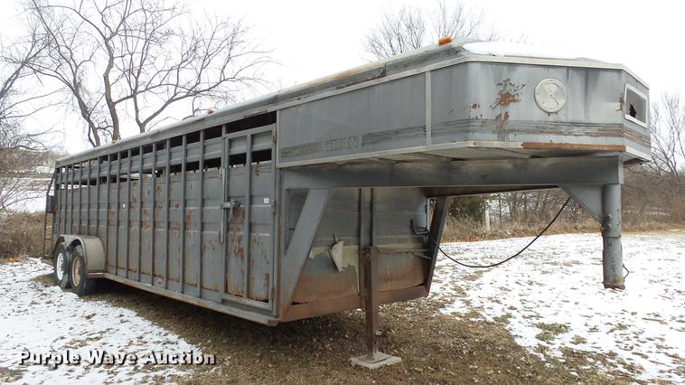 image for item EC9500 1991 Titan livestock trailer