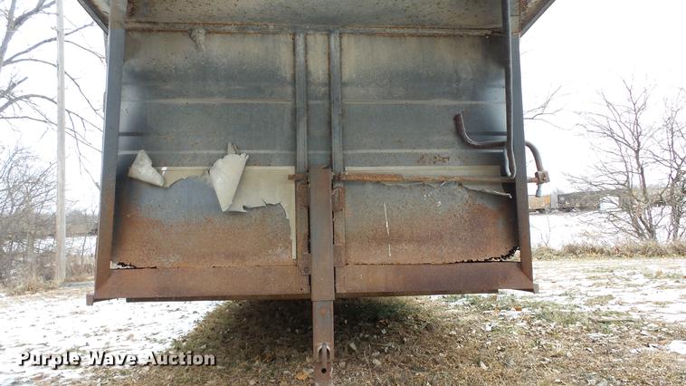 image for item EC9500 1991 Titan livestock trailer