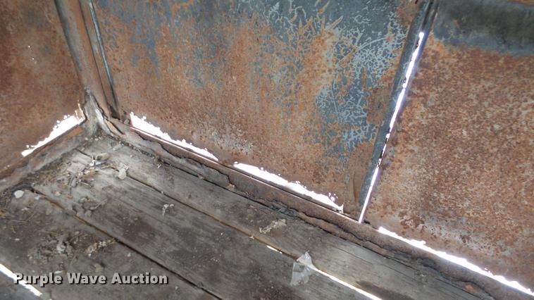 image for item EC9500 1991 Titan livestock trailer