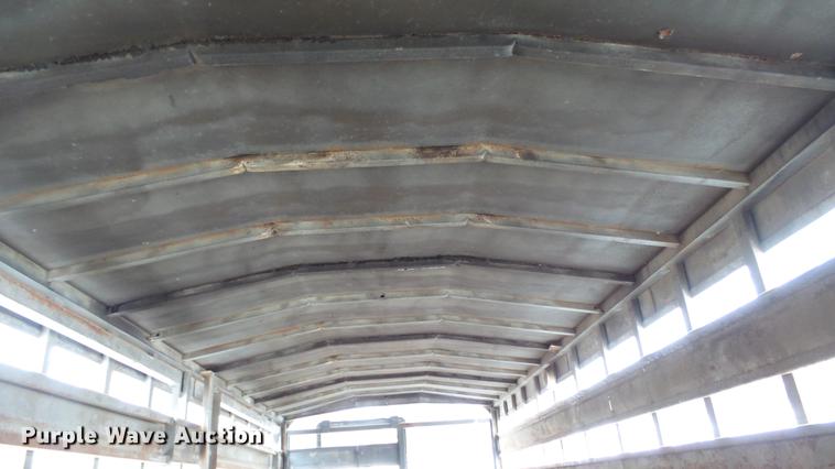 image for item EC9500 1991 Titan livestock trailer
