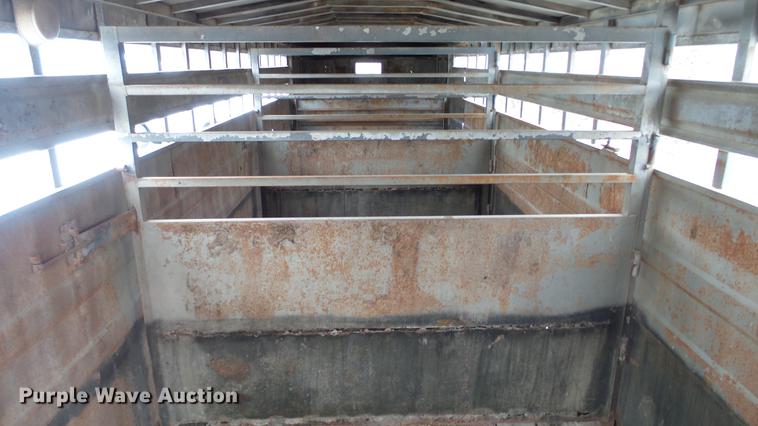 image for item EC9500 1991 Titan livestock trailer
