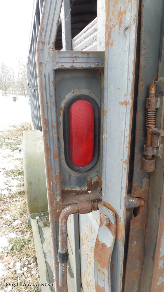 image for item EC9500 1991 Titan livestock trailer