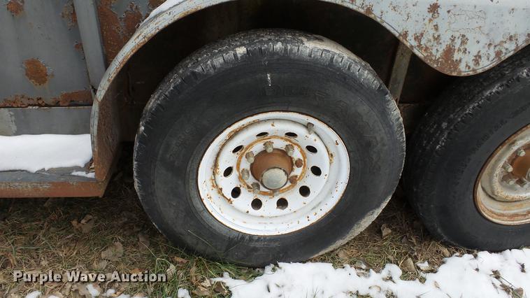 image for item EC9500 1991 Titan livestock trailer