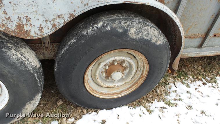 image for item EC9500 1991 Titan livestock trailer