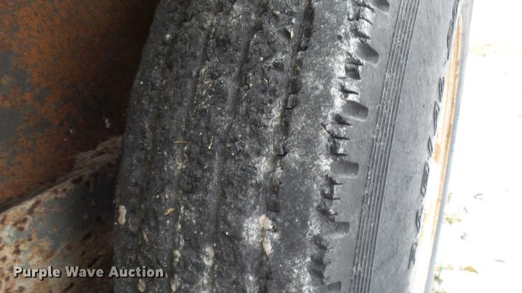 image for item EC9500 1991 Titan livestock trailer