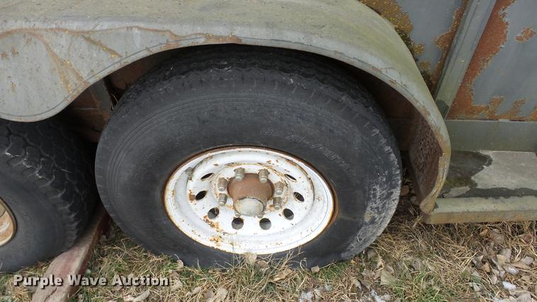 image for item EC9500 1991 Titan livestock trailer