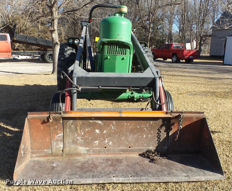 image for item EF9341 John Deere 4020 tractor