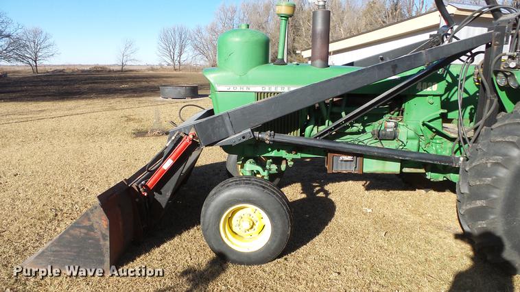 image for item EF9341 John Deere 4020 tractor