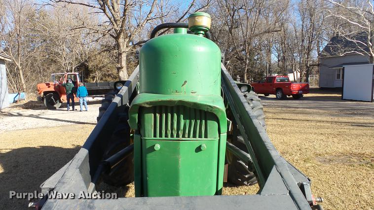 image for item EF9341 John Deere 4020 tractor