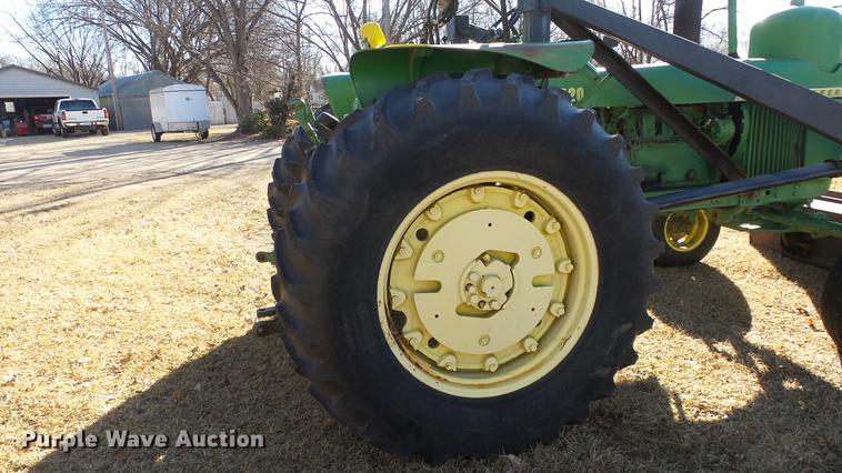 image for item EF9341 John Deere 4020 tractor