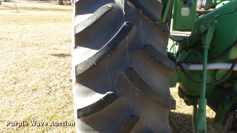 image for item EF9341 John Deere 4020 tractor